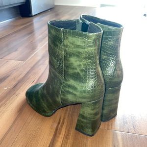 ASOS Green boots SIZE 8